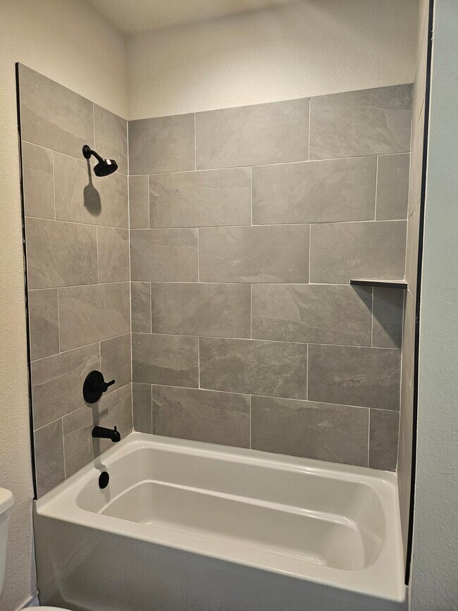 Foto del edificio - 6848 Lakeridge Dr