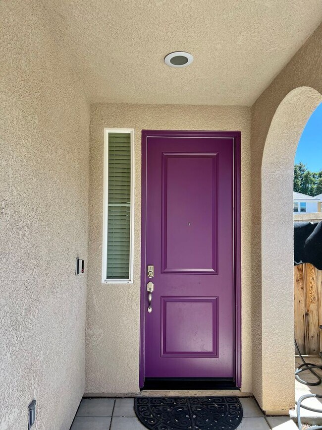 Foto del edificio - Stunning 3-Bed, 2.5-Bath Home Near Clovis ...