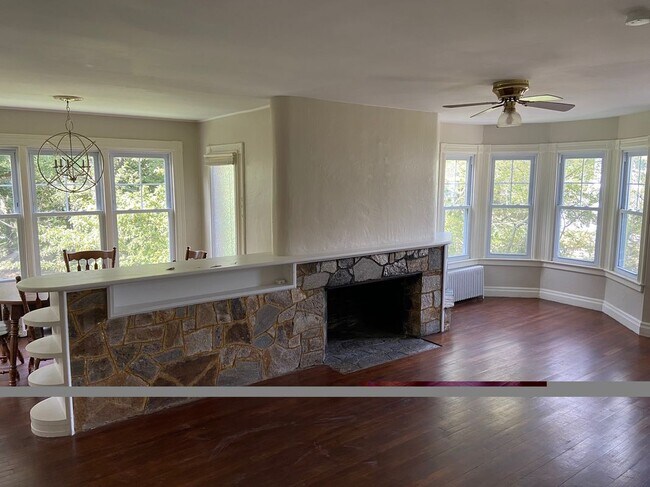 Foto del edificio - 40 Maple Grove Ave