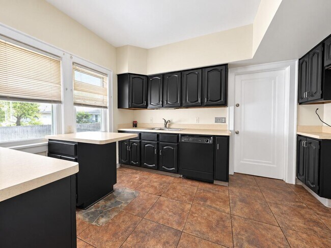 Building Photo - 4878 E 93rd St