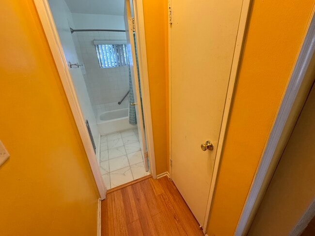 Foto del edificio - 1152 Irolo St