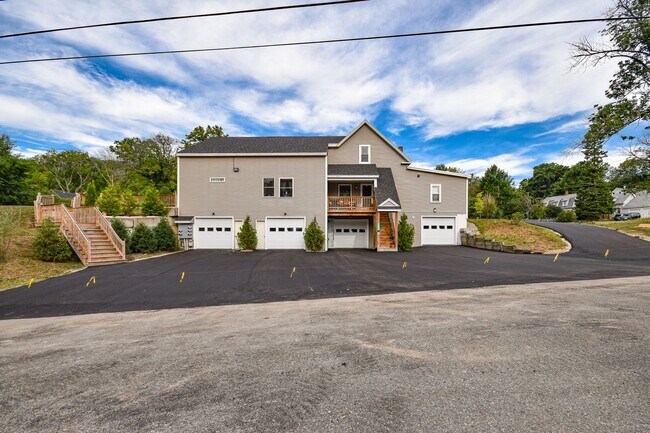 Foto del edificio - 460 White Mountain Hwy