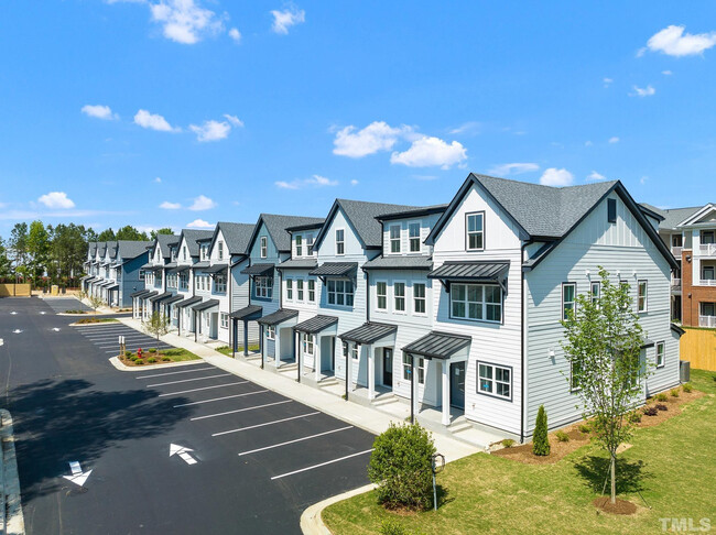 Foto del edificio - Room in Townhome on Brushfoot Wy