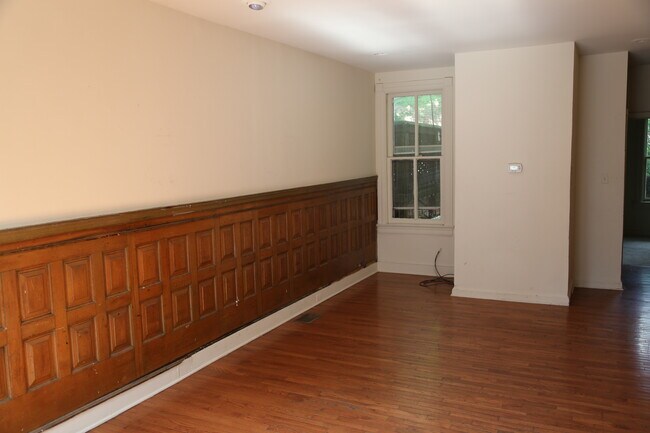 Building Photo - 1209 33rd St NW