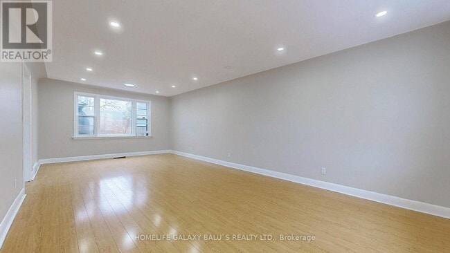 Building Photo - 273 Dumfries Ave