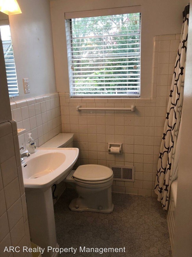 Building Photo - 2 br, 2 bath House - 2028 - A Lancaster Road