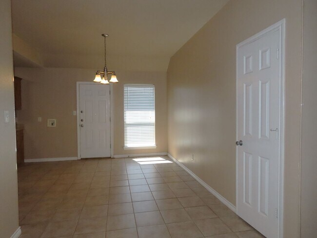 Foto del edificio - Beautiful 3 Bedroom, 2 Bath Duplex in Lindale!  Coming Soon!