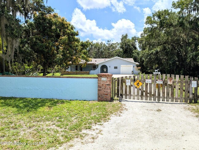 Foto del edificio - 1235 Pine Island Rd