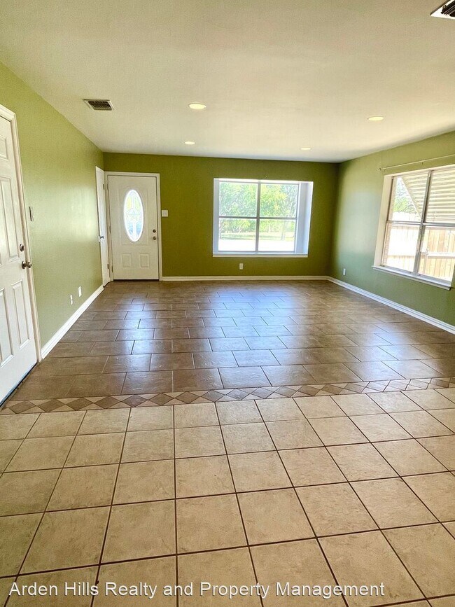 Building Photo - 3 br, 1 bath House - 104 Stephanie