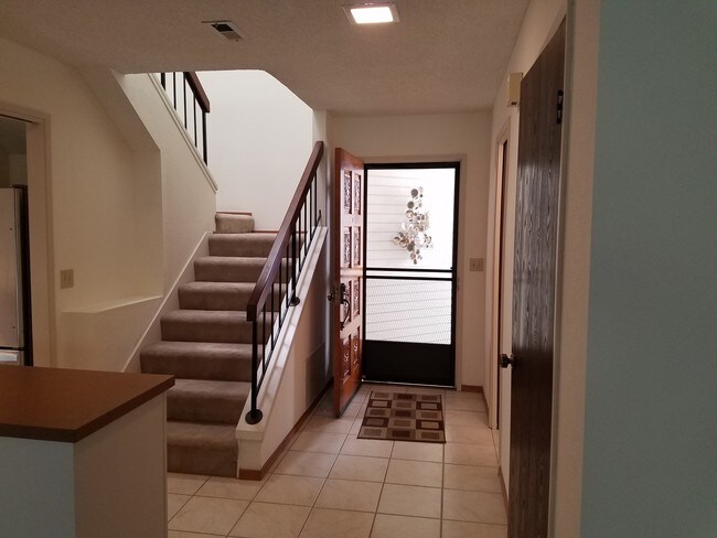 entrada - 1896 Mountain Creek Ct