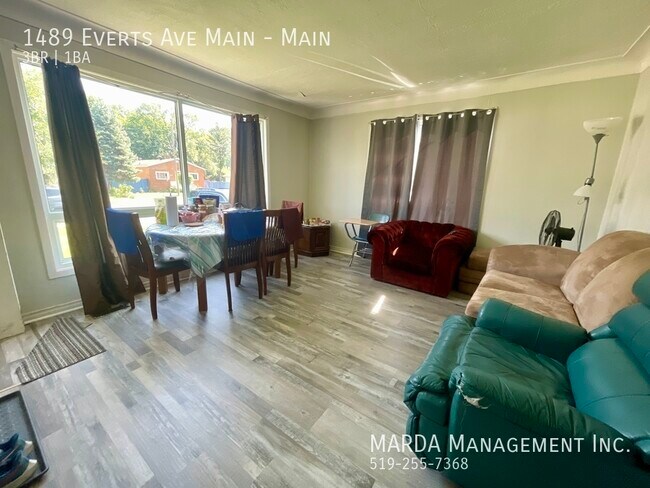 Photo du bâtiment - SPACIOUS 3BEDROOM/1BATH MAIN FLOOR UNIT + ...