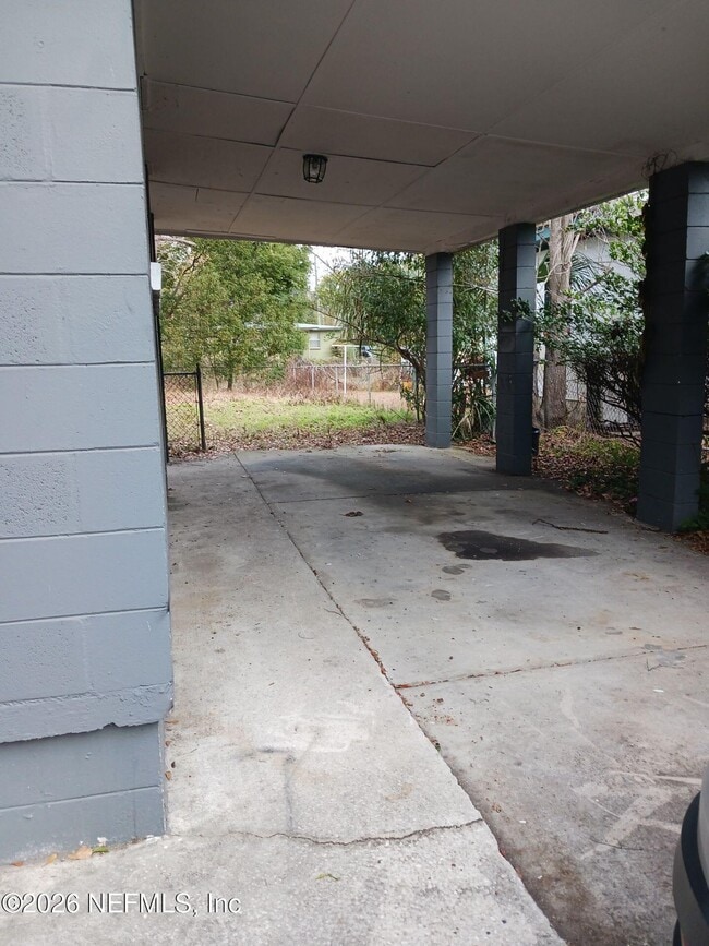 Building Photo - 2733 King Cole Dr