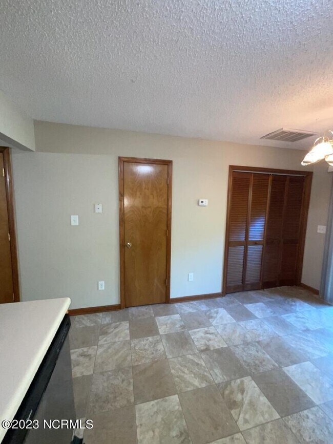 Building Photo - 104 Pisgah Ct