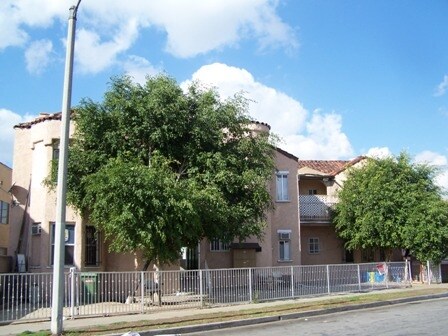 Building Photo - 1431 S Woods Ave