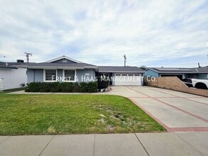 Building Photo - 8131 San Mateo Cir
