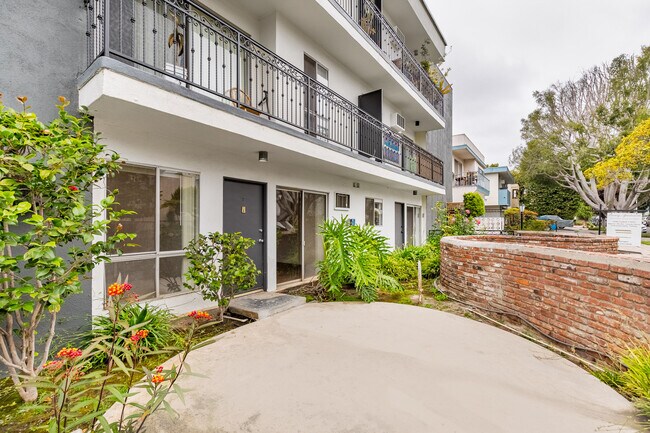 Foto del edificio - 1831 Camden Ave