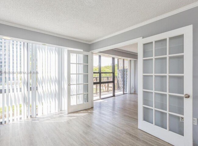 Foto del edificio - 600 NE 36th St