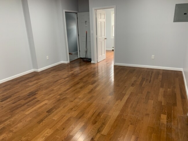 Foto del edificio - 659 E 87th St