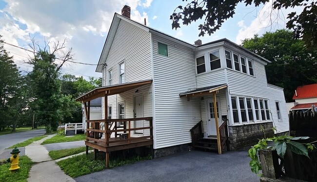 Building Photo - 57 Montcalm St