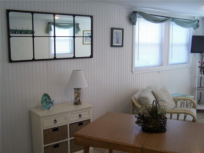 Building Photo - 13 Angell Rd