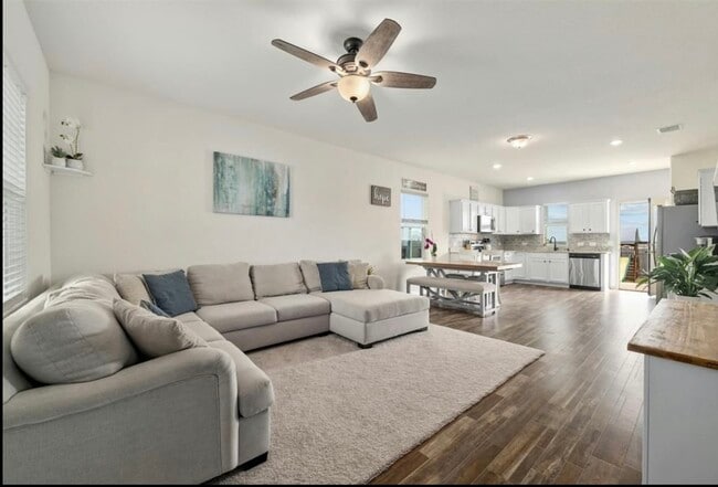 Foto del edificio - 13709 Sherri Berry Way