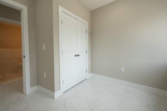 Foto del edificio - 242 Beacon Ave