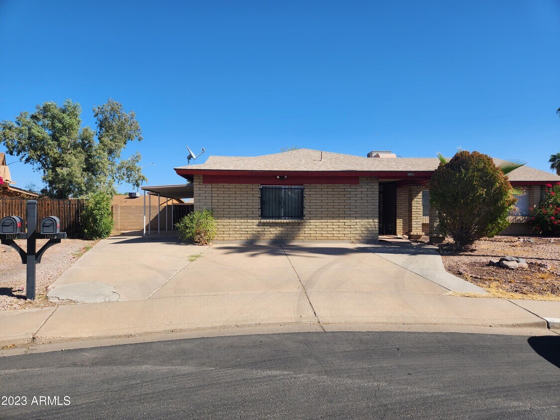 Primary Photo - 1805 W Dixon Cir