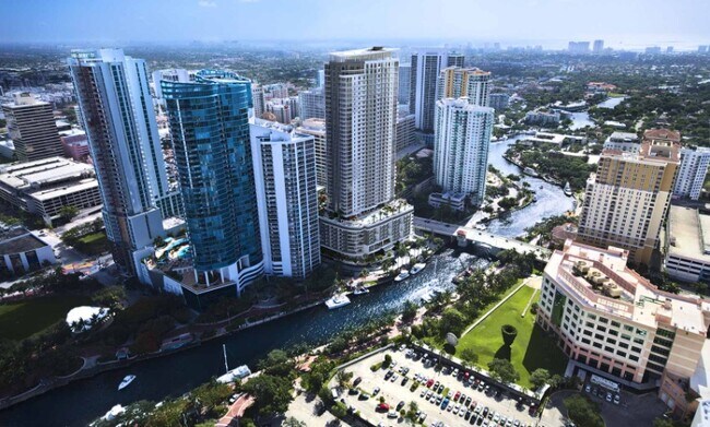 Foto del edificio - 215 N New River Dr E