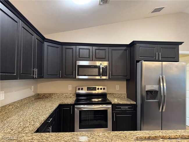 Building Photo - 3022 SW 14th Ct