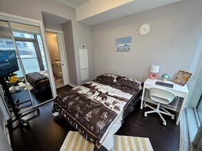 Building Photo - Deluxe Room with Powder Room - York St & Bremner Blvd