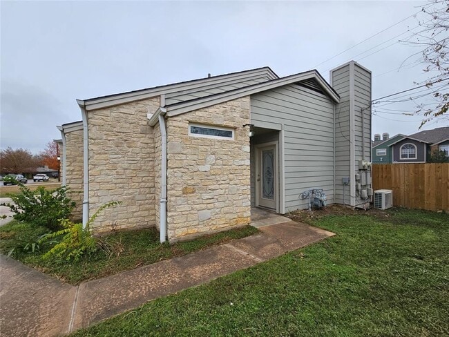 Foto del edificio - 1416 Hyridge Cir