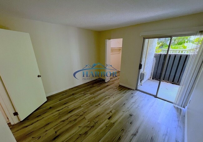 Building Photo - Beautiful Upstairs 1 Bedroom 1 Bath Condo