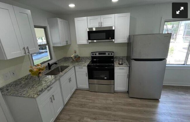 Foto del edificio - 807 Orchid Ave