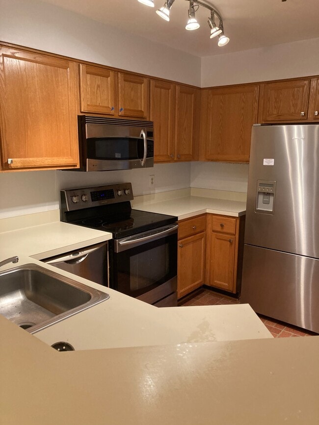 Kitchen Close up - 1100 Quaker Hill Dr