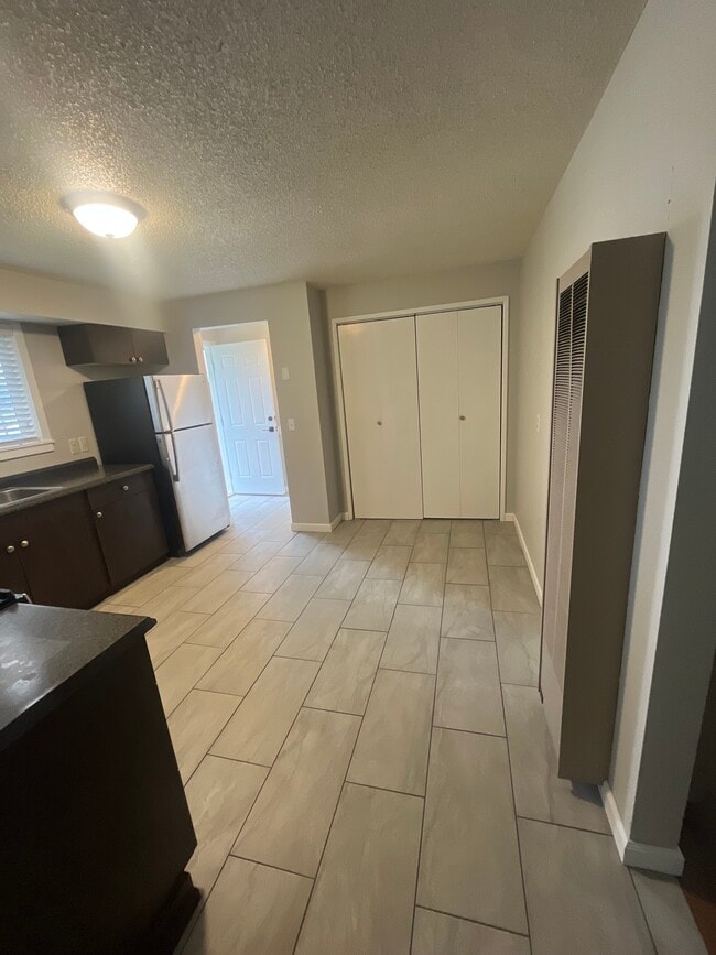 Foto del edificio - 13075 Avon Allen Rd