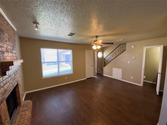 Building Photo - 5904 Holiday Ln