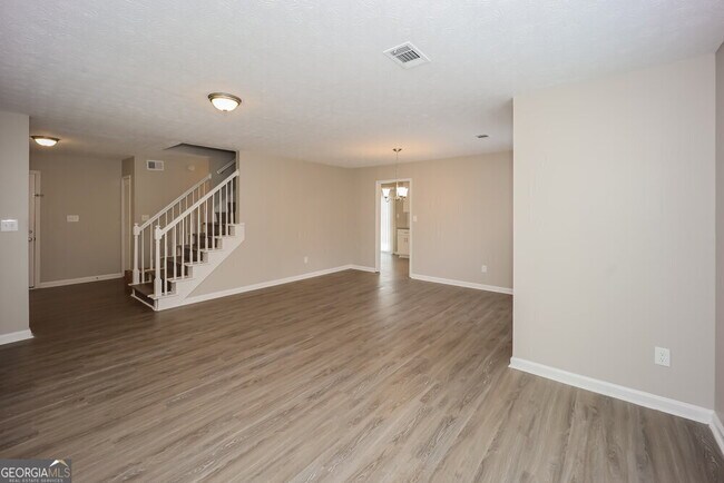 Foto del edificio - 576 Flint Ridge Ct