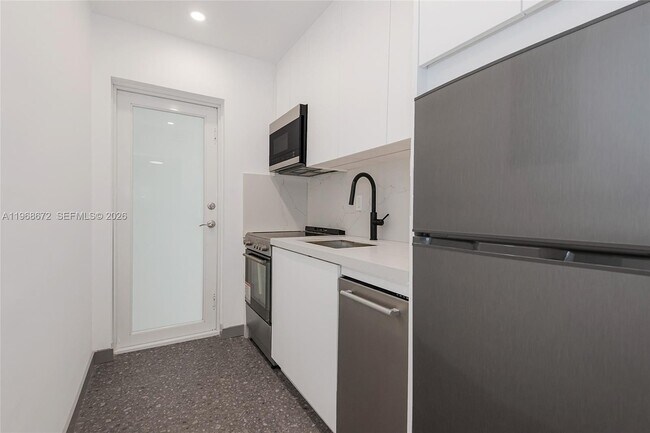 Building Photo - 9920 Collins Ave