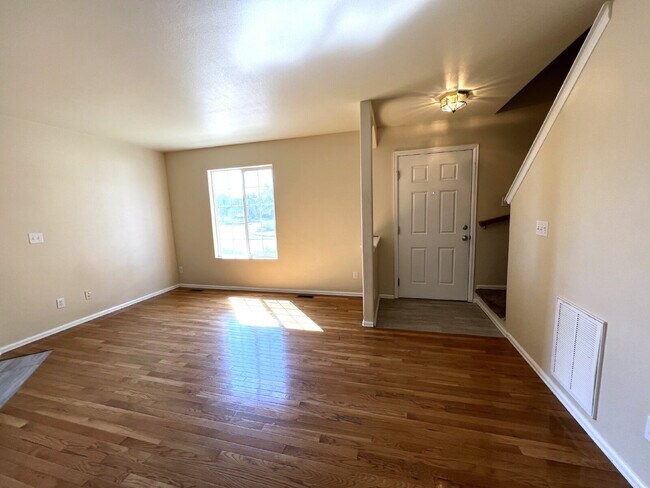 Building Photo - Stylish & Sunny Condo with Open Layout, an...