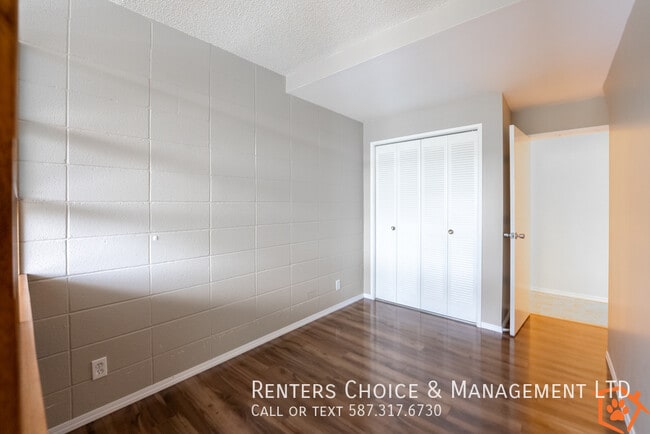 Building Photo - Convenient Apartment with First Responder/...