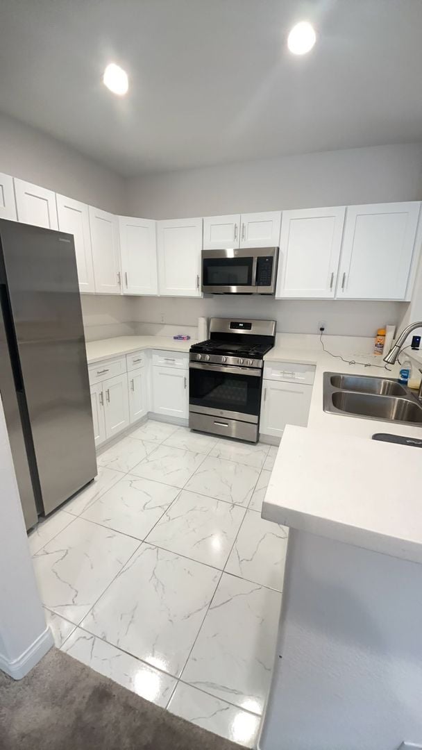 Building Photo - Pacific Legends East