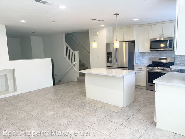 Building Photo - 3 br, 2.5 bath House - 4748 Central Parkwa...