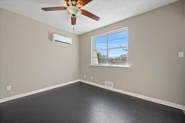 Building Photo - 2-Bedroom, 1-Bathroom Upper-Level Unit in ...