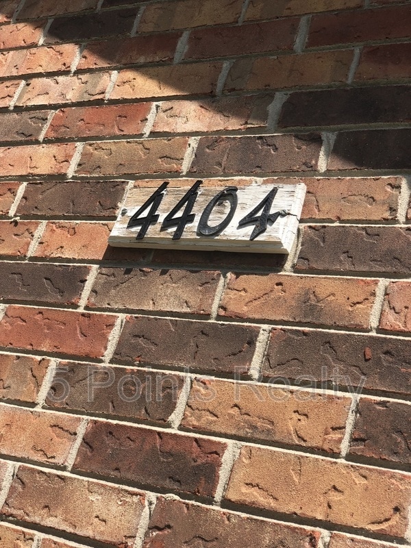 Foto del edificio - 4404 Gina Brooke Dr