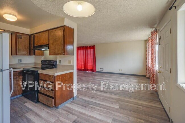 Building Photo - 2815 Caples Ave