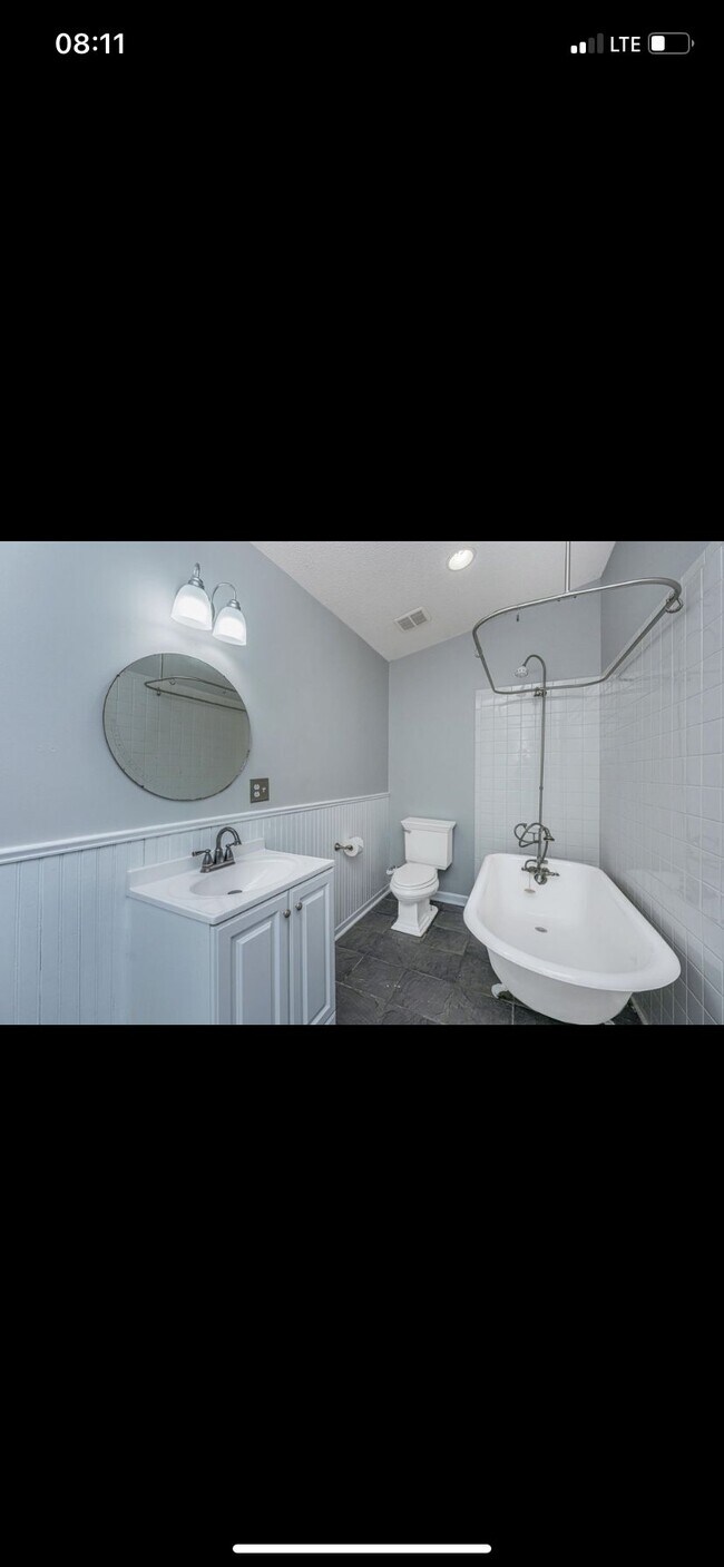 Foto del edificio - 2135 Pinehurst Ave