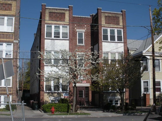 Foto del edificio - 4 Roosevelt Ave
