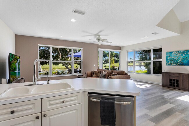Building Photo - 8232 Heritage Club Dr