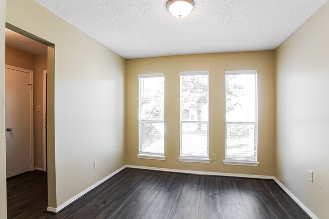 Foto del edificio - 3719 Lemon Tree Ln