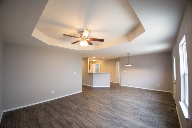 Building Photo - 807 E Windmill Dr